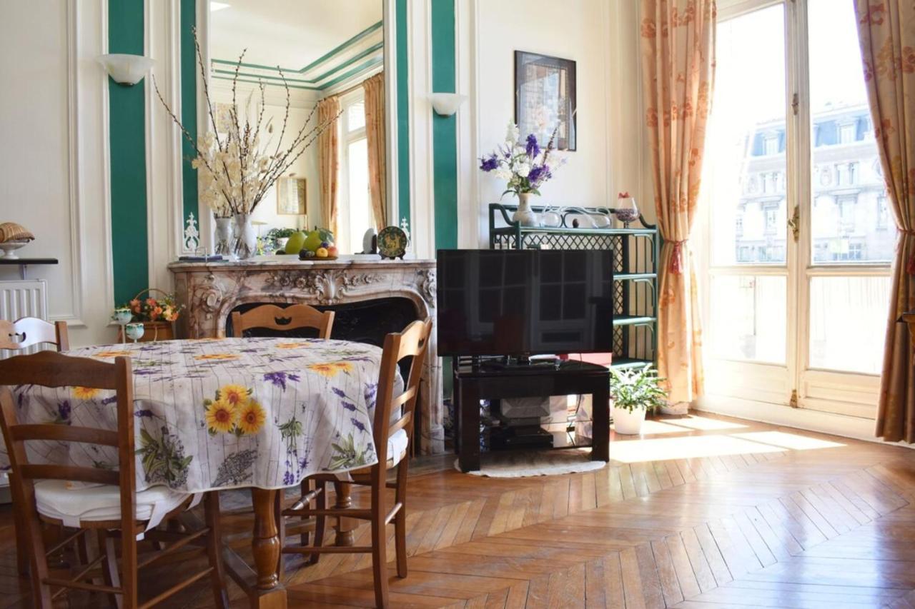 Charming 2 Bedroom With View Of Gare De Lyon Apartment Paris